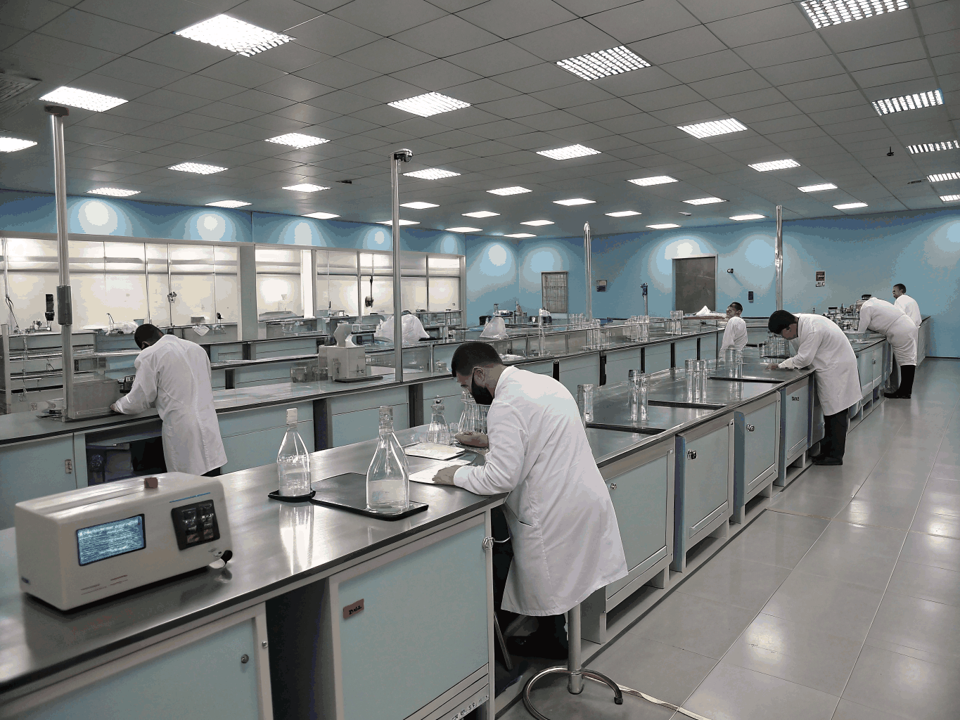 Spectroscopy cuvettes, optical measurement vials, and calibration accessories